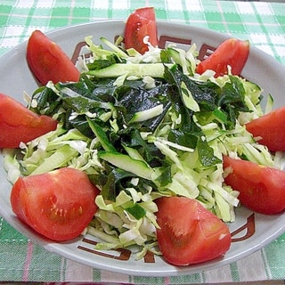 ワカメ入り野菜サラダ